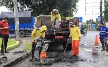 Pemkot Tangerang Tambal Jalan Rusak, Perbaikan Permanen Dikebut 2026