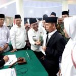 Bahagia Dapat Buku Nikah, Ratusan Keluarga Tangerang Peroleh Kepastian Hukum