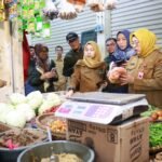 Jelang Lebaran 2026, Wabup Intan Pantau Harga Pangan di Pasar Cisoka