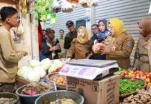Jelang Lebaran 2026, Wabup Intan Pantau Harga Pangan di Pasar Cisoka