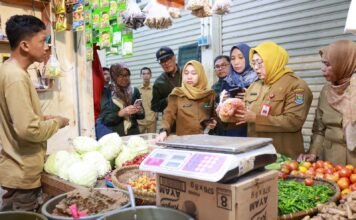 Jelang Lebaran 2026, Wabup Intan Pantau Harga Pangan di Pasar Cisoka