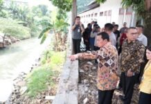 Tak Ada Ampun! Bangunan Liar di Bantaran Sungai Dibongkar Demi Atasi Banjir