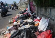 Dibuang, Diangkut, Kembali Lagi: Sampah Sukamulya Tak Pernah Tuntas