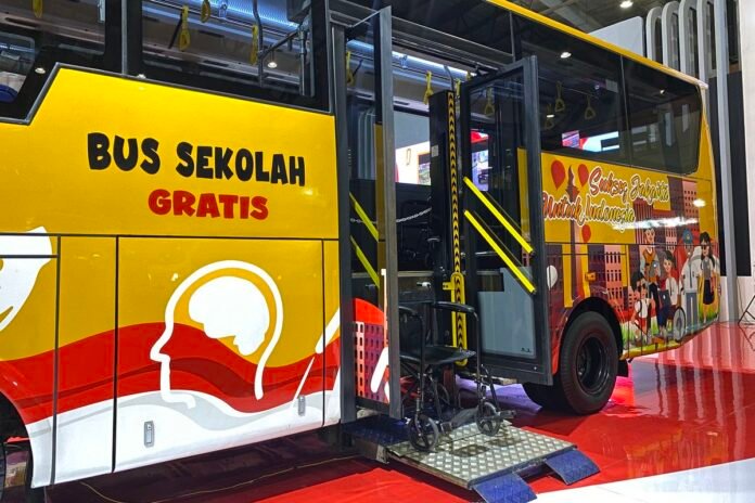Bus Sekolah Gratis di SMPN 17 Tangsel 03