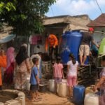 Sumur Mengering, Warga Setu Sempat Andalkan Air Sungai! Pemkot Tangsel Bergerak Kirim Bantuan