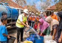 Sumur Mengering, Pemkot Tangsel Turun Tangan! Ribuan Liter Air Bersih Disalurkan ke Keranggan