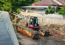 Jangan Tunggu Banjir Datang! Pemkot Tangerang Kerahkan Alat Berat Bersihkan Kali Cantiga