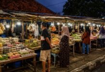 Pasar Kue Sitanala, Dapur Tradisional yang Hidup Semalaman