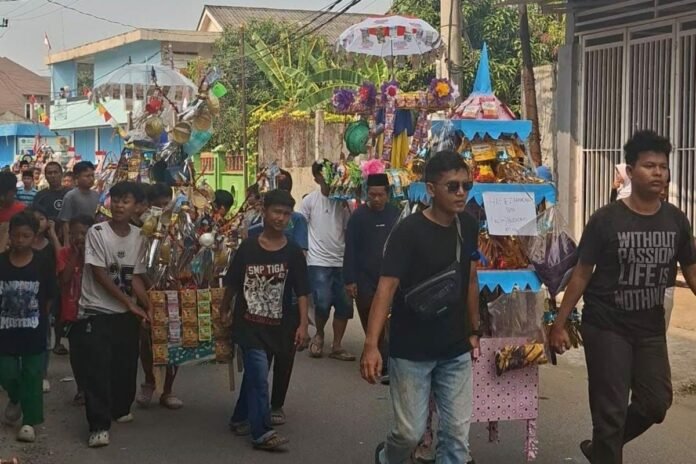 TRADISI NGEROPOK 01