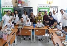 Bukan Cuma Bagi Makanan, Grab-OVO Gandeng Usaha Lokal Layani 5.000 Siswa
